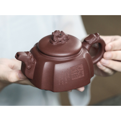Yixing handmade raw ore purple clay three-star faucet dragon handle square purple clay pot